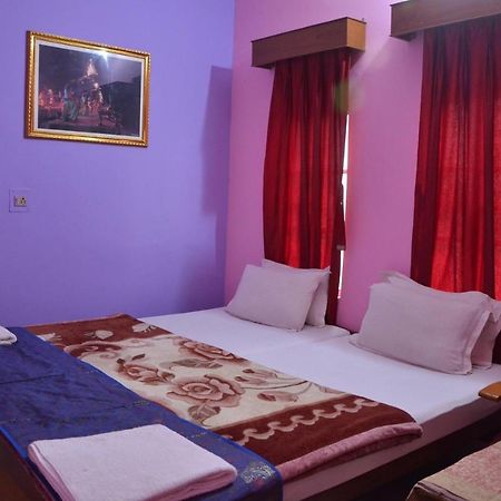 Puja Guest House Varanasi Luaran gambar