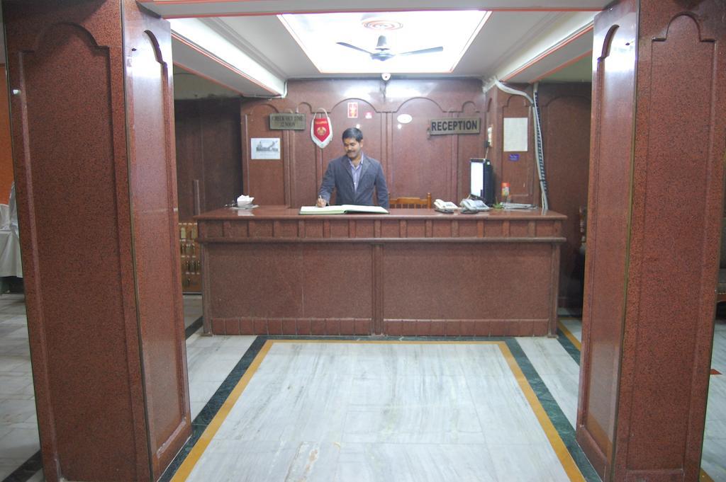 Puja Guest House Varanasi Luaran gambar