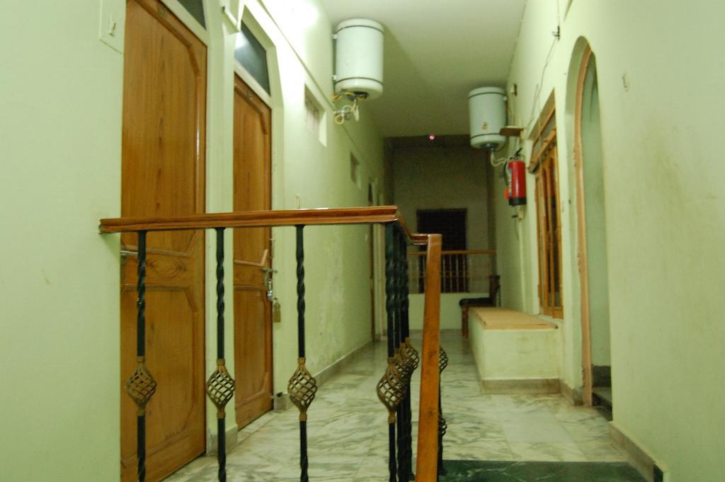 Puja Guest House Varanasi Luaran gambar