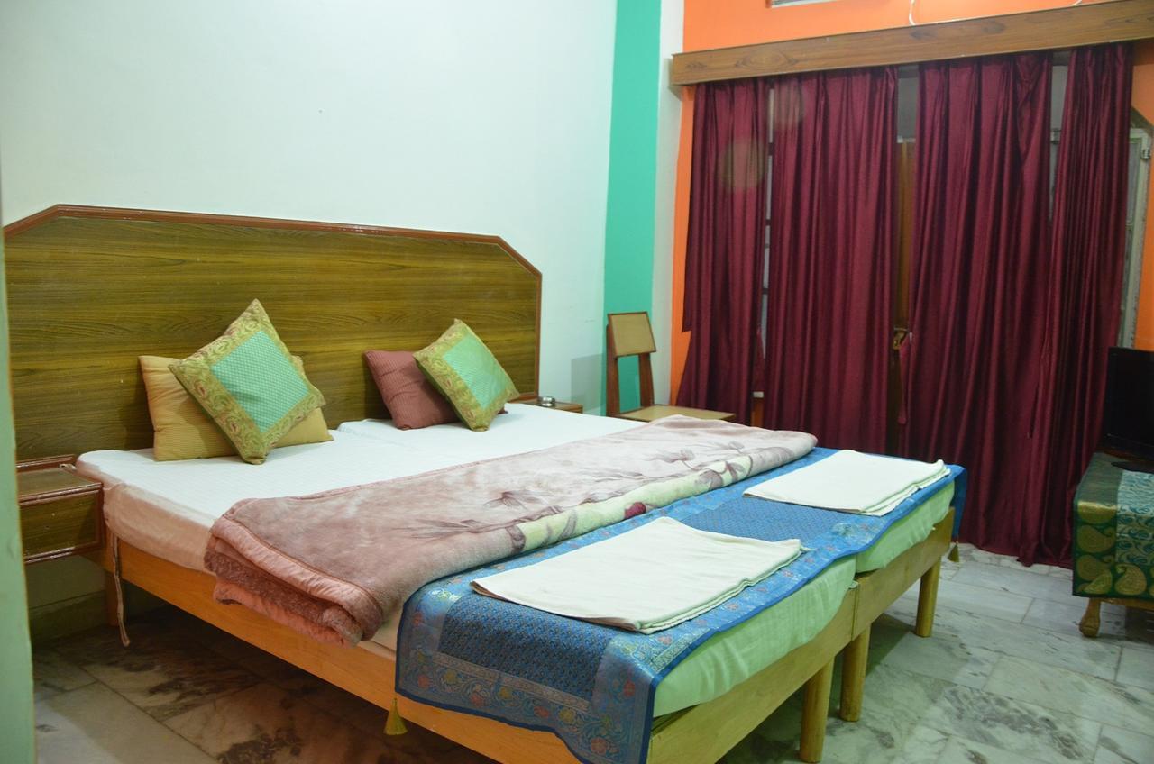 Puja Guest House Varanasi Luaran gambar