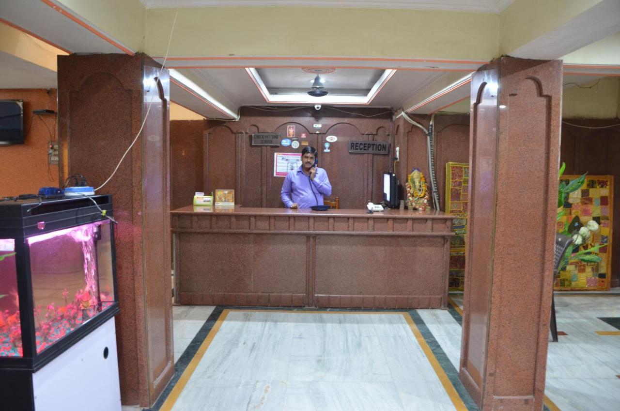 Puja Guest House Varanasi Luaran gambar
